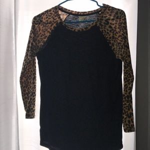VS PINK cheetah/black baseball tee